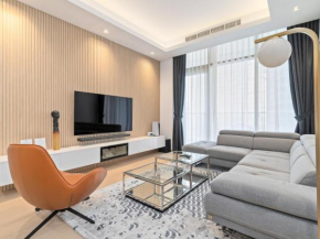 Elegant Apartment Amidst Vibrant Area With Balcony